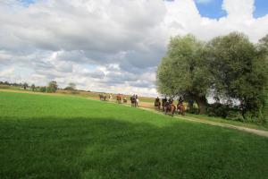 Druženje srediških in hrvaških konjenikov na Grabah 8